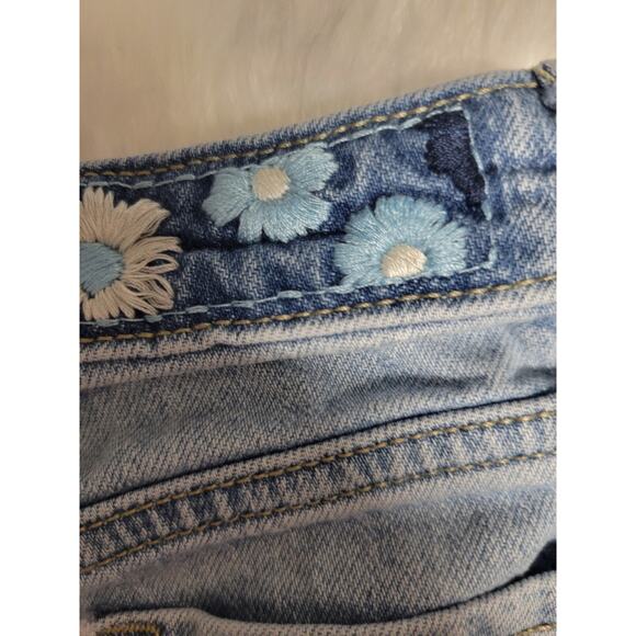 Cat & Jack Denim Cut Off Shorts Rose Embroidery Girls Size S 6/7 - Picture 5 of 5